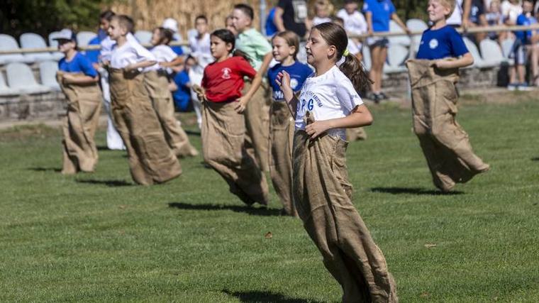 FOTO Brođanci ponovno oživjeli stare sportove: Više od 500 natjecatelja na 52. Olimpijadi