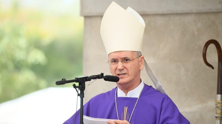 Homilija nadbiskupa Kutleše na Groblju mira uz Europski dan sjećanja