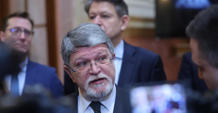 Picula reagirao na sramotne prizore s Mladićeva pogreba u Beograda