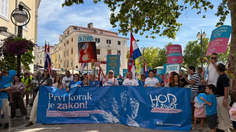 Pod geslom „Prvi korak je zakon! Život je dar, zaštitimo ga pravednim zakonom!“, u subotu 5. rujna održan je Hod za život, obitelj i Hrvatsku u Rijeci i Šibeniku, izvijestili su organizatori.