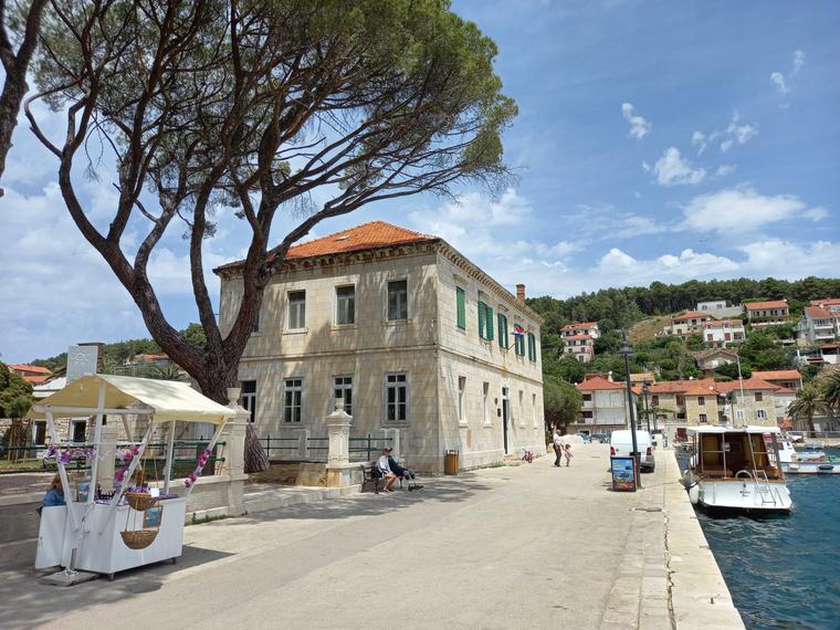 Kaos u vrtiću u Jelsi, 50 djece neupisano jer nisu cjepljena?! Zakon je jasan: ‘Dosljedno i jednako prema svima...‘