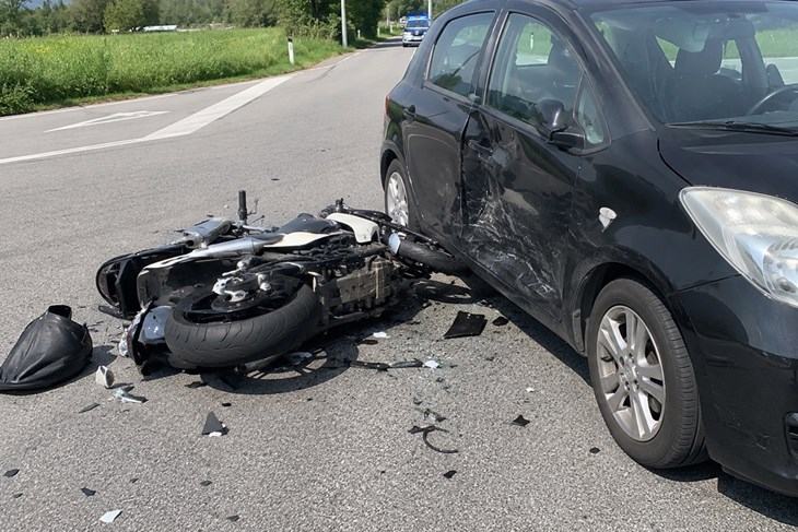 19-godišnji motociklist i maloljetnik teško ozlijeđeni u nesreći kod Medulina: Vozačica im oduzela prednost