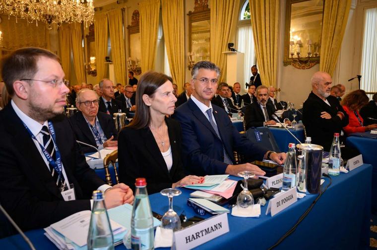 Ante Tomić: Dan kada je hrvatski premijer bio za istim stolom s podvornikom njemačkog ministarstva gosp. Dieterom