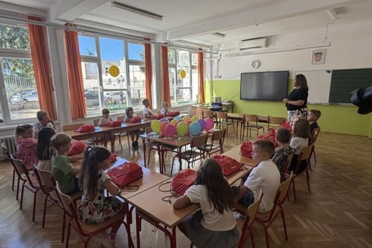 FOTO / Svečani prijem prvašića u Osnovnoj školi Veruda