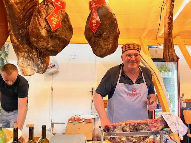 Sve popularniji Festival drniškog pršuta