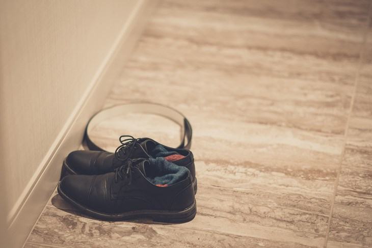 Trebate li gostima reći da izuju cipele? Odgovor bi mogao riješiti raspravu