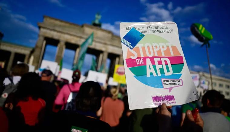 Nekoliko tisuća ljudi prosvjedovalo kod Brandenburških vrata: Zaustavite naciste iz AfD-a!