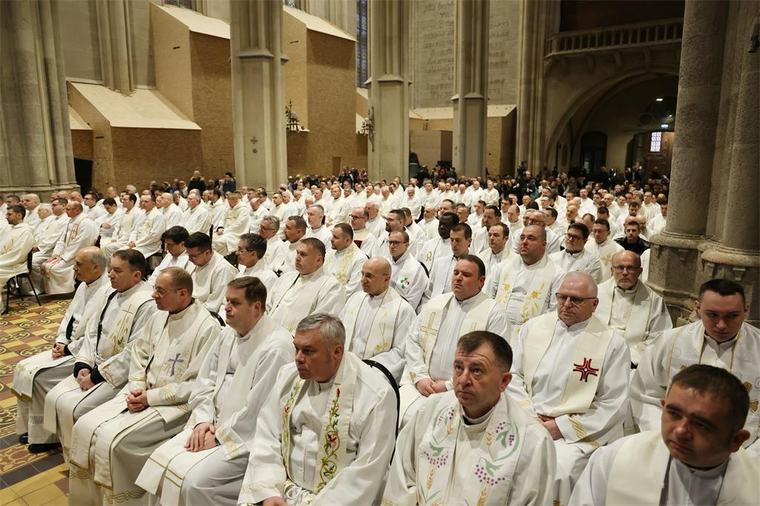 Papa Lav XIV. uputio je na svetkovinu Presvetog Srca Isusova 12. lipnja Poruku svećenicima u povodu Dana svećeničkog posvećenja. Papinu poruku donosimo u cijelosti.