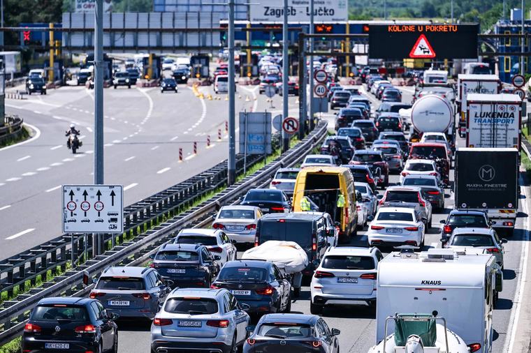 Na autocestama tri posto više vozila nego u istom periodu lani