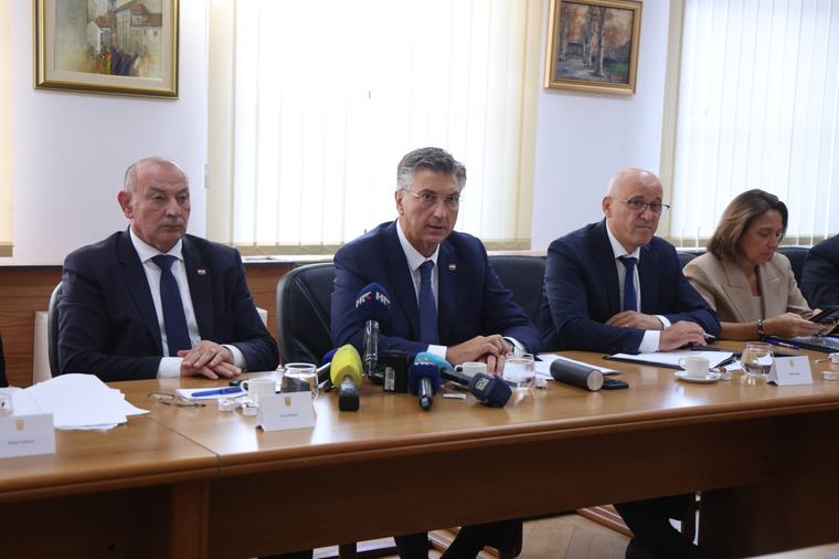 Plenković: Problem ilegalnog otpada neće riješiti prosvjed nego Vlada